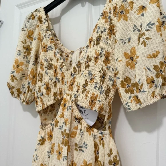 NWT Women’s Princess Polly dress - Picture 7 of 7